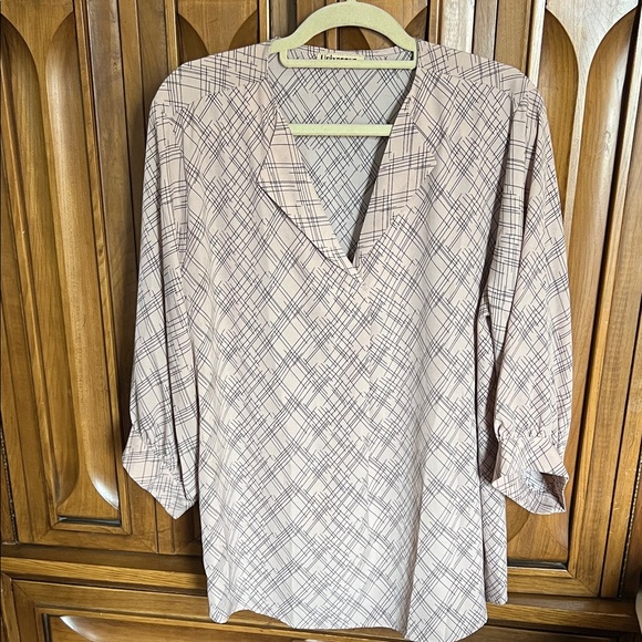 Plaid V-Neck Pink Black Pattern Women's Top Blouse 3/4 sleeves - Picture 1 of 3